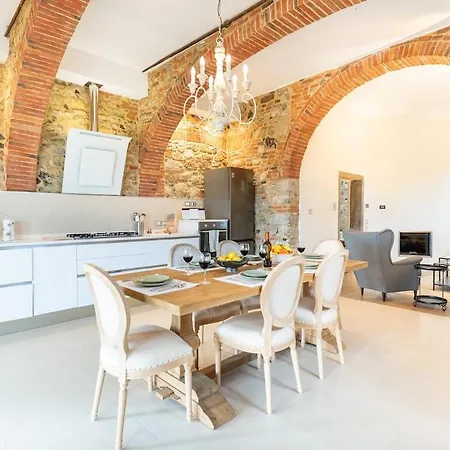 Elegant With Pool Garden & Refined Comfort