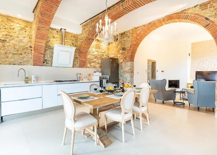 Elegant With Pool Garden & Refined Comfort