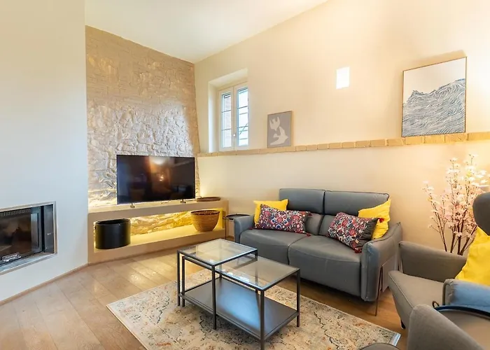 Elegant With Pool Garden & Refined Comfort לוצ'יניאנו